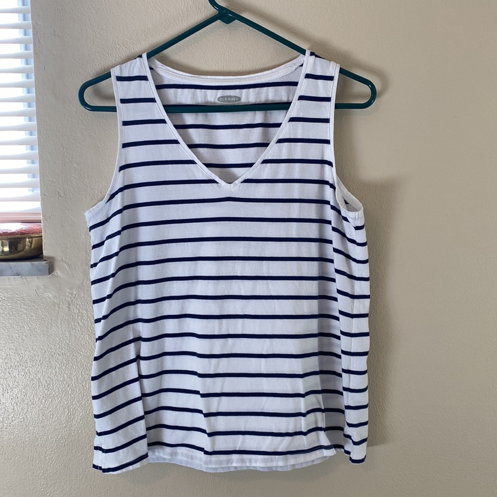Women’s Old Navy sleeveless top size medium